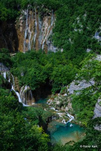 Laubwälder, Wasserfälle und Seenlandschaft im Karstgebirge  des Unesco-Weltnaturerbe Nationalpark Plitvicer Seen - Kroatien 